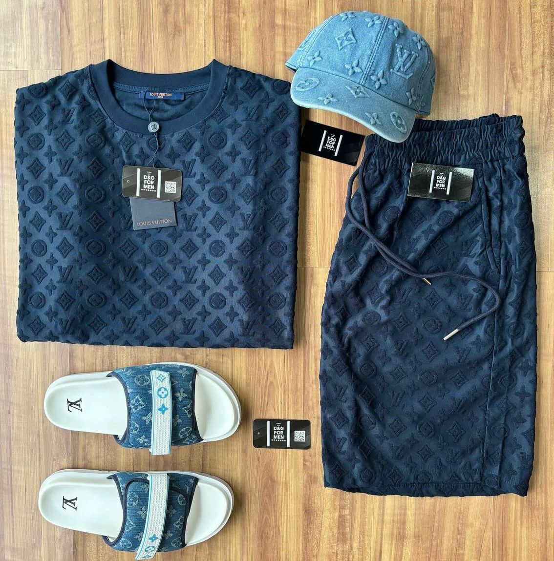 Conjunto Grife - LV  Azul (Promoção Esquenta Black Friday) [CAMISA + BERMUDA + BONÉ + CHINELO]