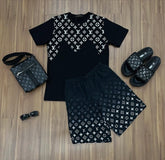 Conjunto Grife - LV  Black  (Promoção Esquenta Black Friday) [CAMISA + BERMUDA + BONÉ + CHINELO + BAG + ÓCULOS]