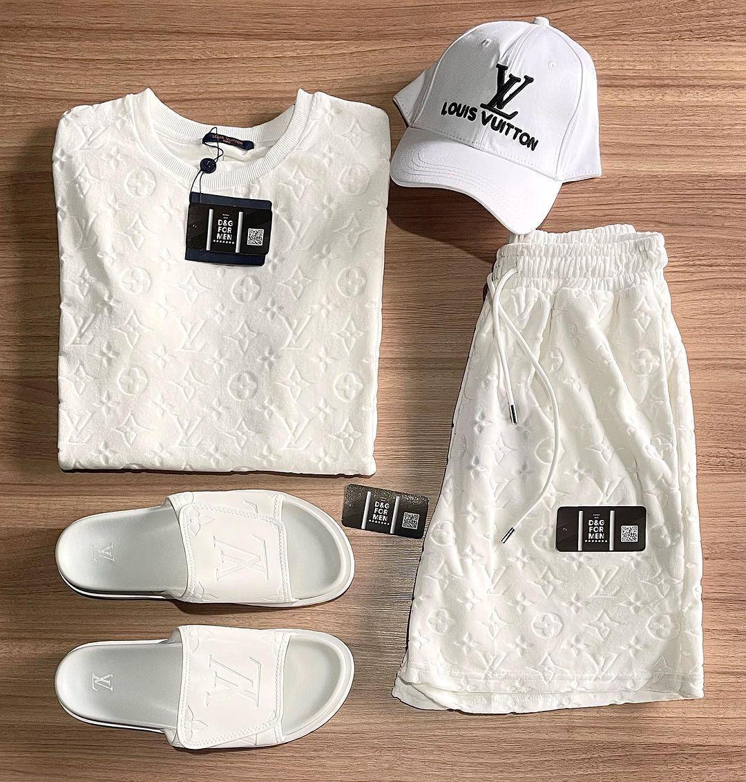 Conjunto de Grife - LV  White (Promoção Esquenta Black Friday) [CAMISA + BERMUDA + CHINELO+ BONÉ]