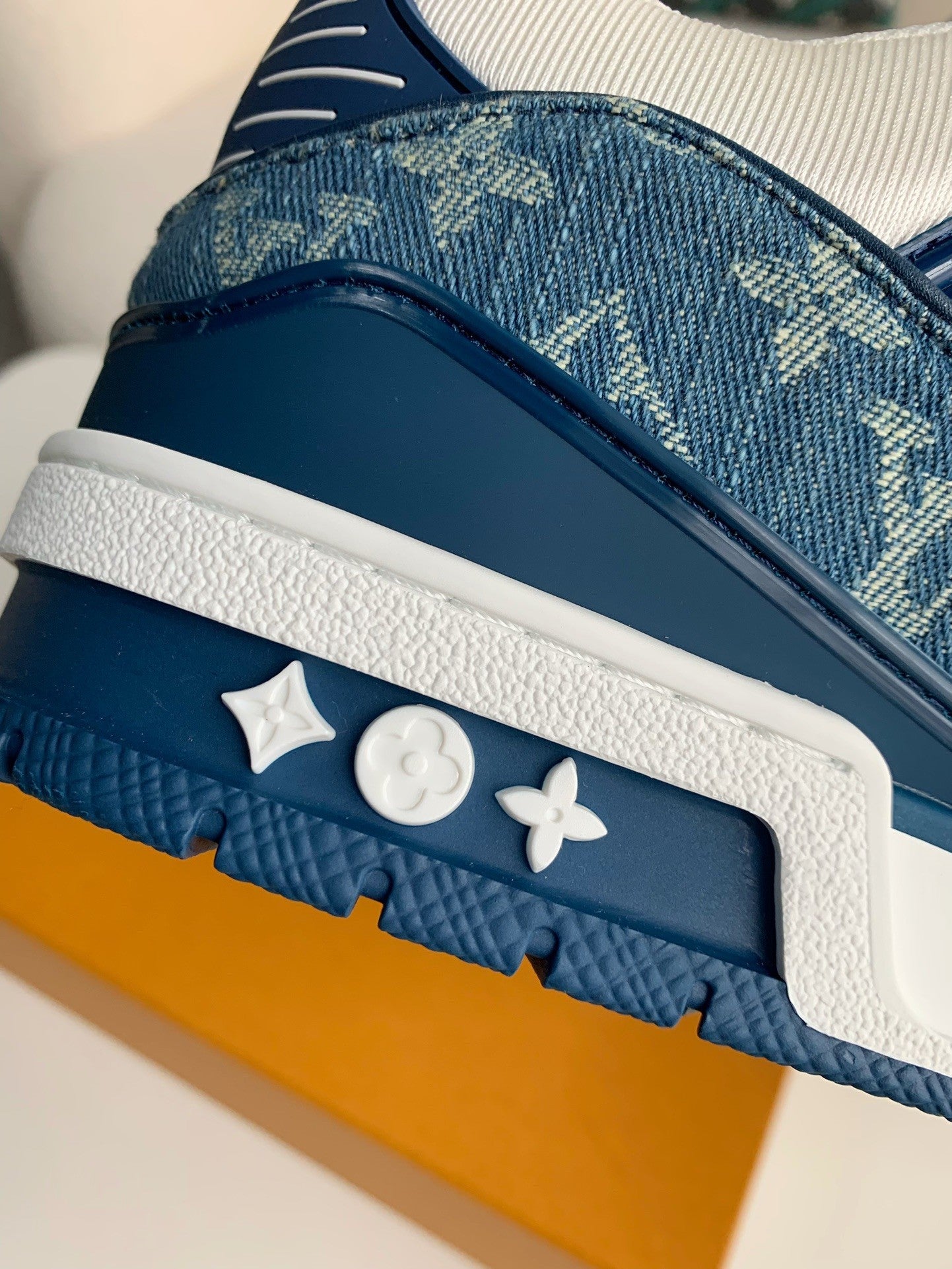 TENIS LV  TREINER SNAKERS AZUL